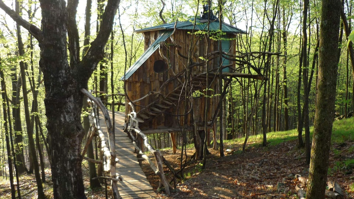 West Pawlet House | Vermont Treehouse compound: no cleaning fee. Spend a few days In the Trees