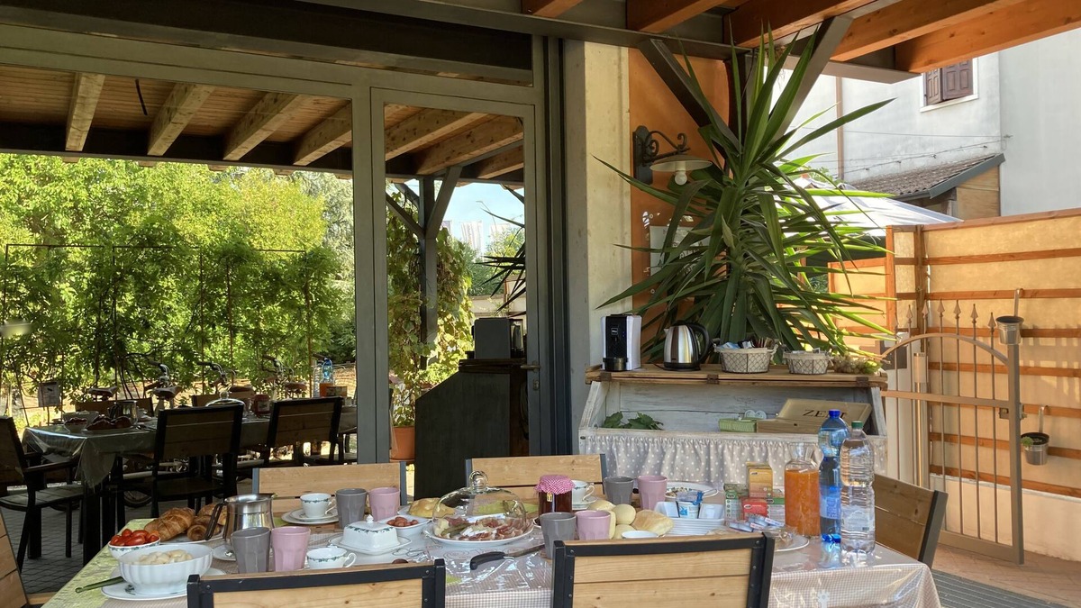 Borgo Milano Apartment | Verona, house with porch and garden, in a single house, internal parking