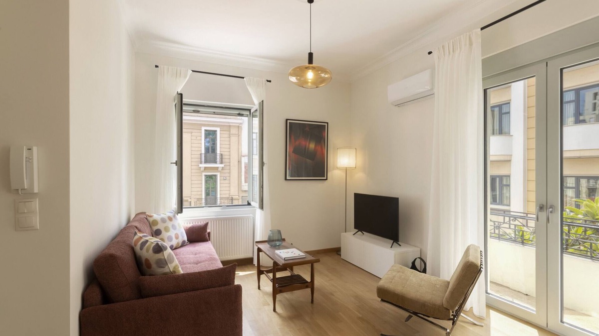 Pangrati Apartment | Versi2- Stylish 2BR pays homage to timeless charm