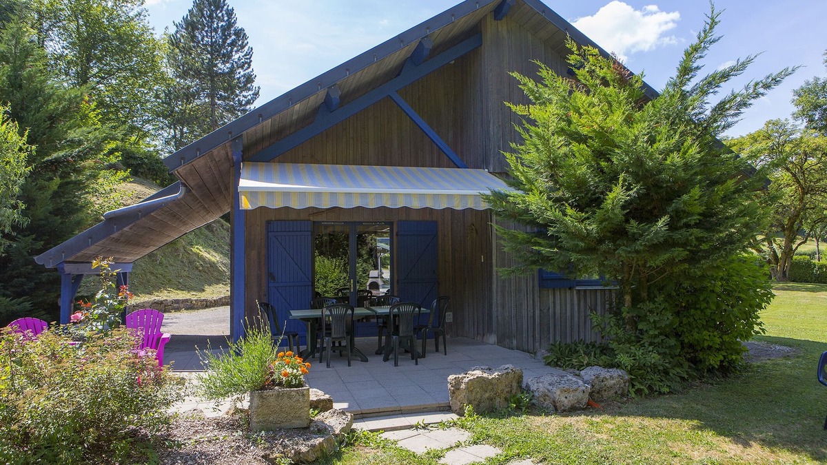 Nans-sous-Sainte-Anne Ski Chalet | Very beautiful 3* Cottage on the riverside, quiet in a green setting