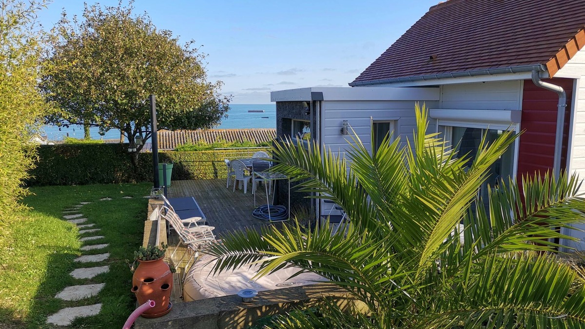 Saint-Come-de-Fresne Ski Chalet | VERY BEAUTIFUL SEA VIEW La Plage 300m away