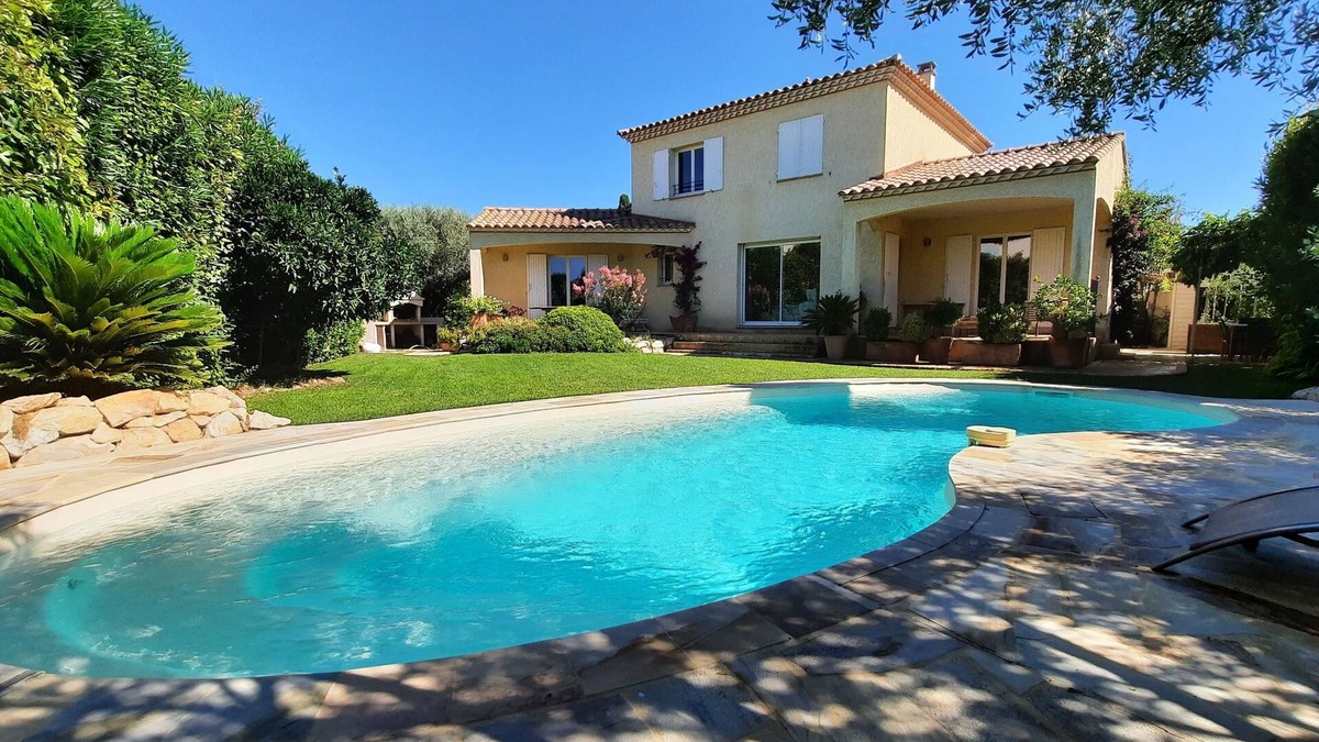 Calvisson Villa | Very beautiful villa - heated swimming pool - maintained garden