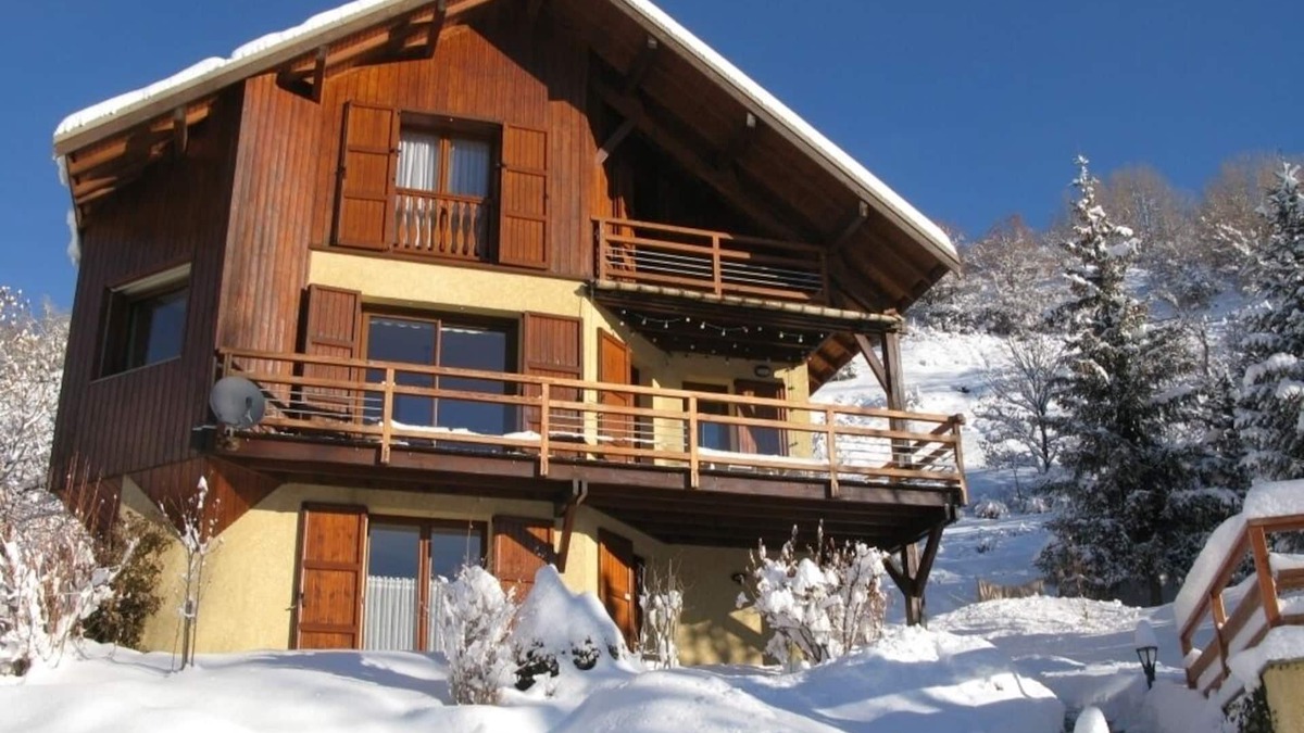 Saint-Chaffrey Apartment | Very bright apartment at garden level in the Serre-Chevalier Valley