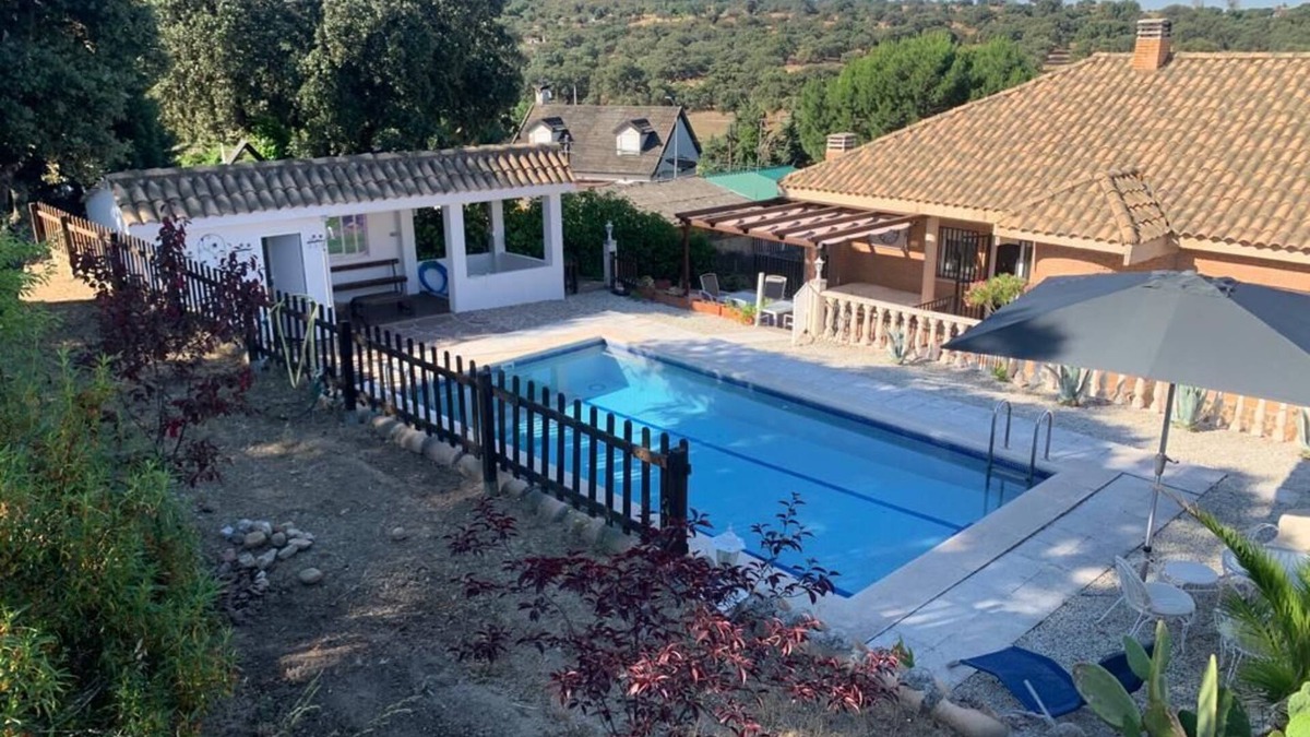 Santa Cruz del Retamar Ski Chalet | Very bright villa with many spaces outside