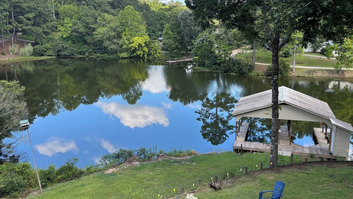 Clanton House | Very charming 4-bedroom 2 bath house on beautiful Lay Lake.
