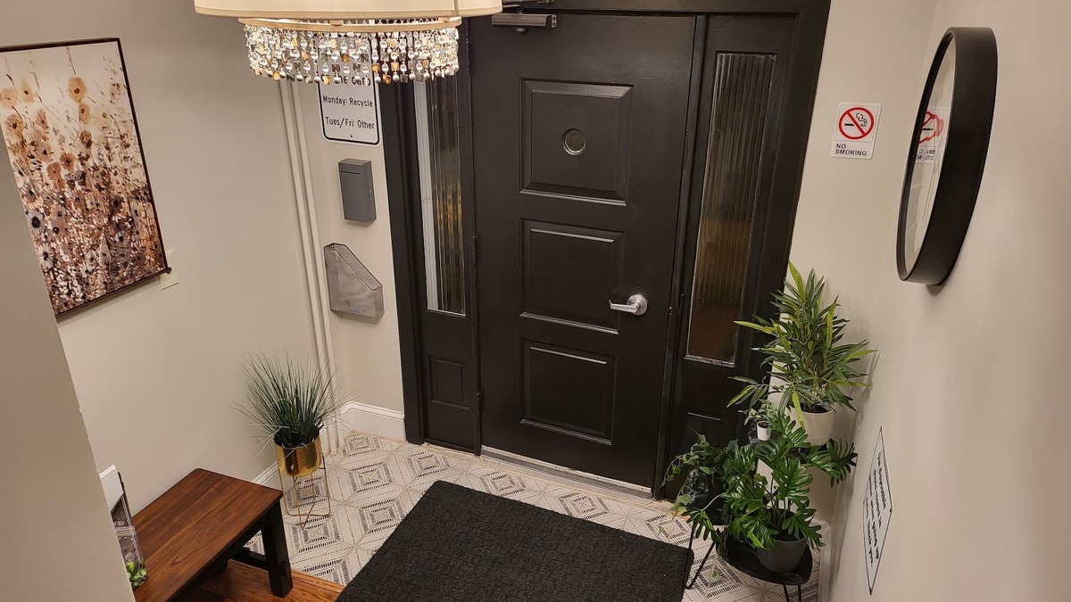 Jersey City House | Very Clean and Comfortable 3 Bedroom - Near Everything.
