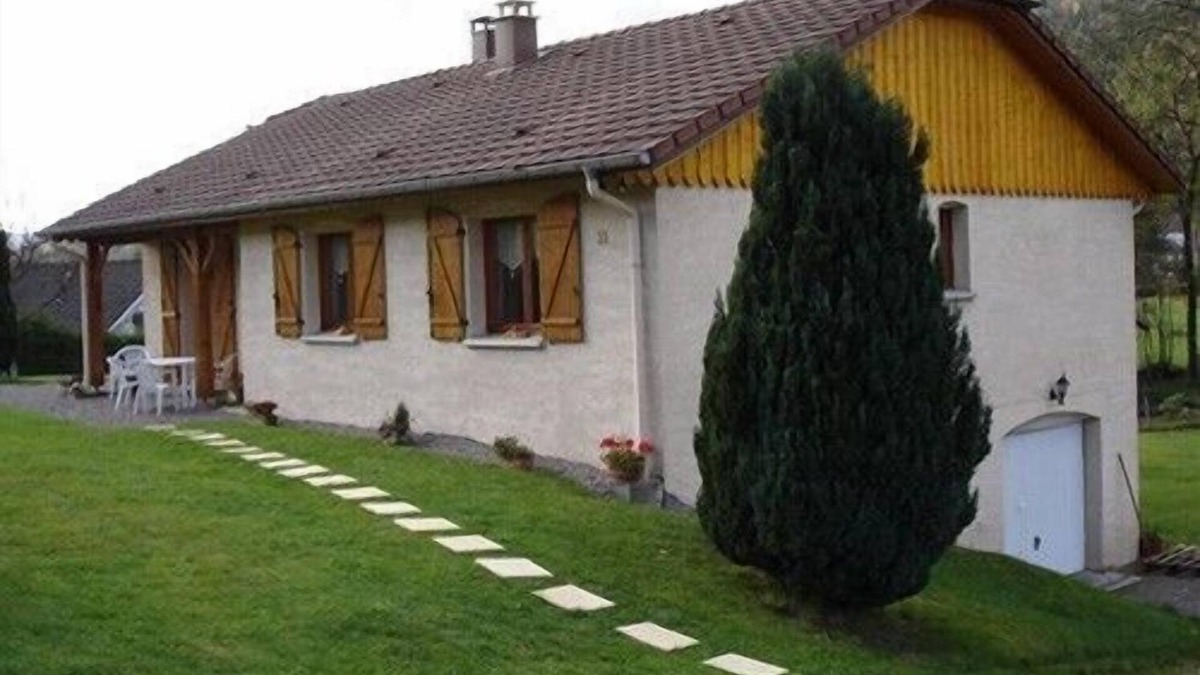 Le Menil House | very comfortable and spacious house,4 stars, hydrojets shower, hammam
