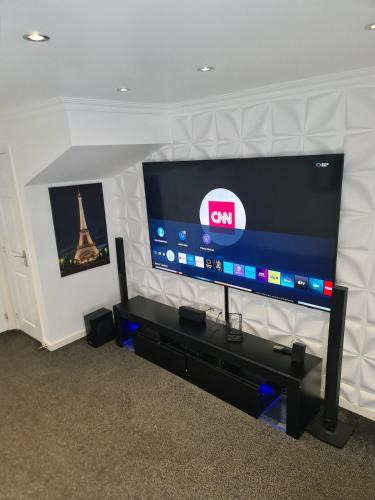Coventry Apartment | Very cosy 3 bedroom house close to city