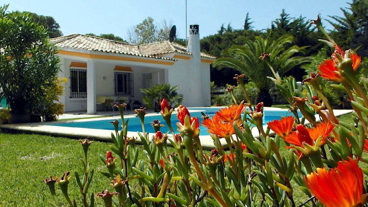 Cabo Roche House | Very comfortable vacation home with well-kept garden and private swimming pool.
