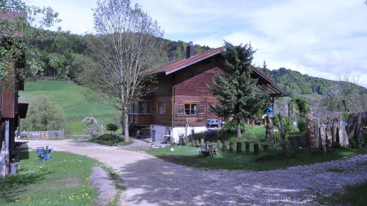 Baretswil Apartment | very friendly 2 -1/2-room apartment on the farm in beautiful nature