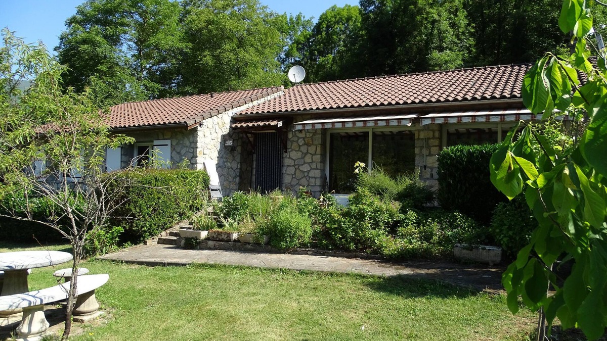 Siguer Bed & Breakfast | Very friendly bed and breakfast, surrounded by mountains (shower room)