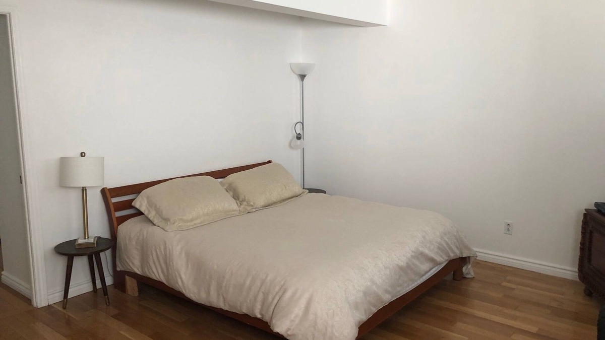 Cote-Saint-Luc Apartment | Very large and bright and clean semi basement 2 rooms apartment in Cote St-Luc