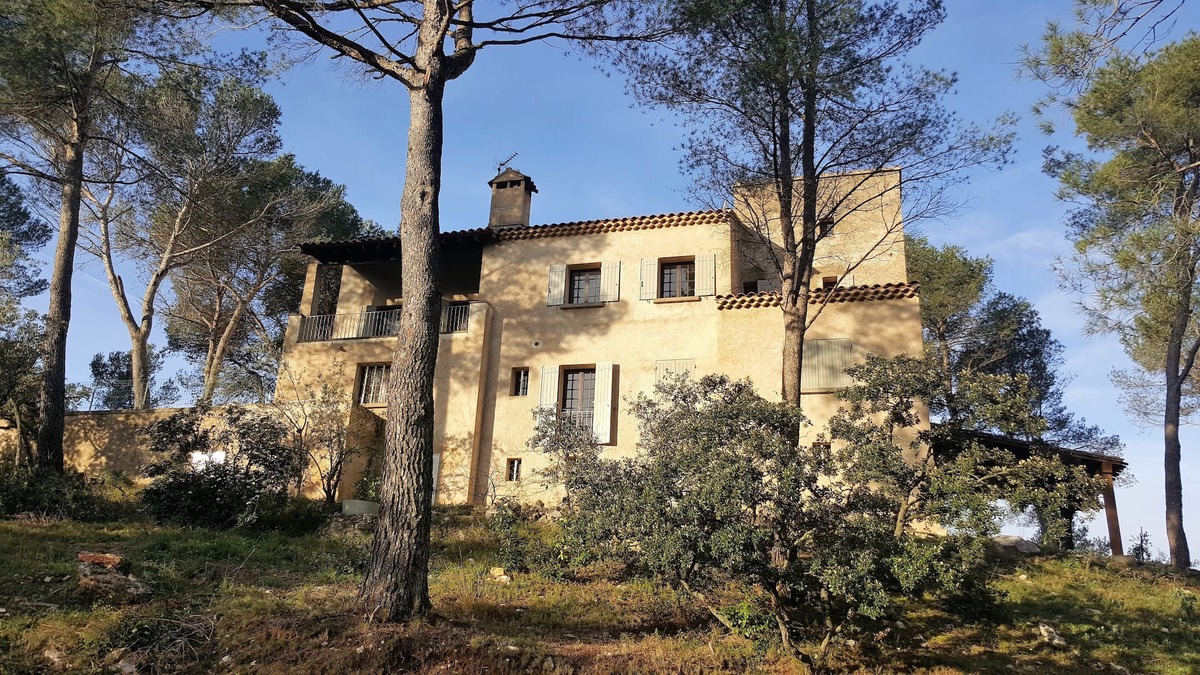 Taillades Villa | VERY LARGE VILLA IN LA PINEDE AT THE FOOT OF LUBERON