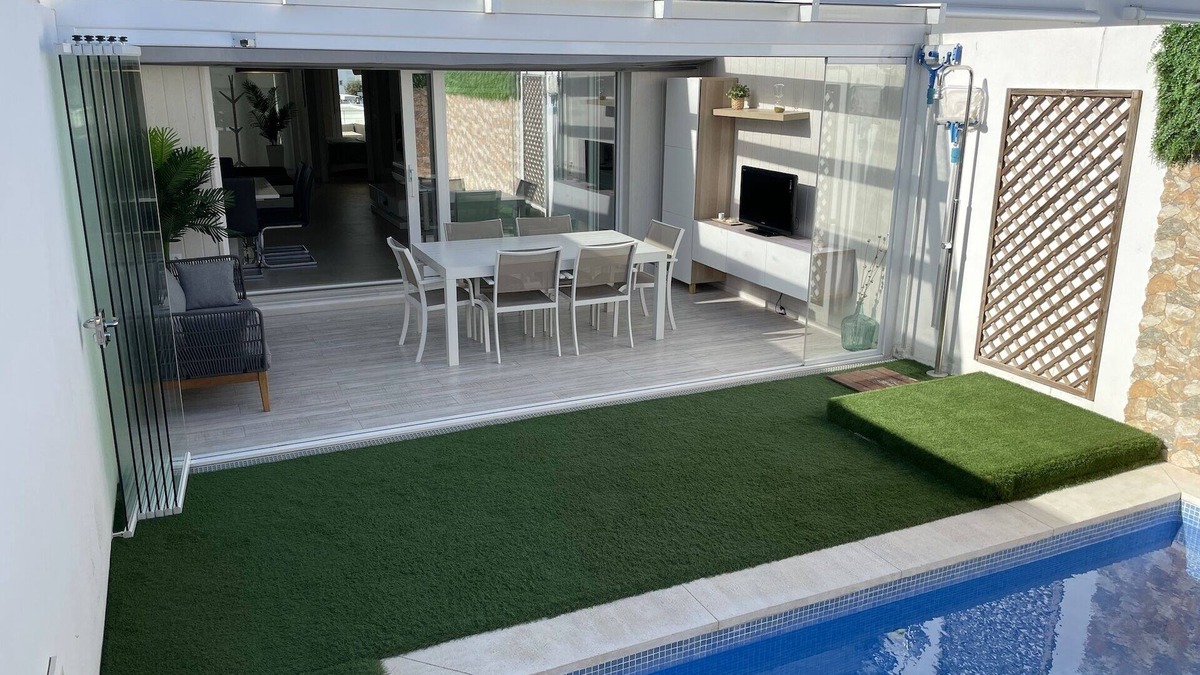 Conil de la Frontera House | Very modern and tastefully furnished terraced house with small private pool