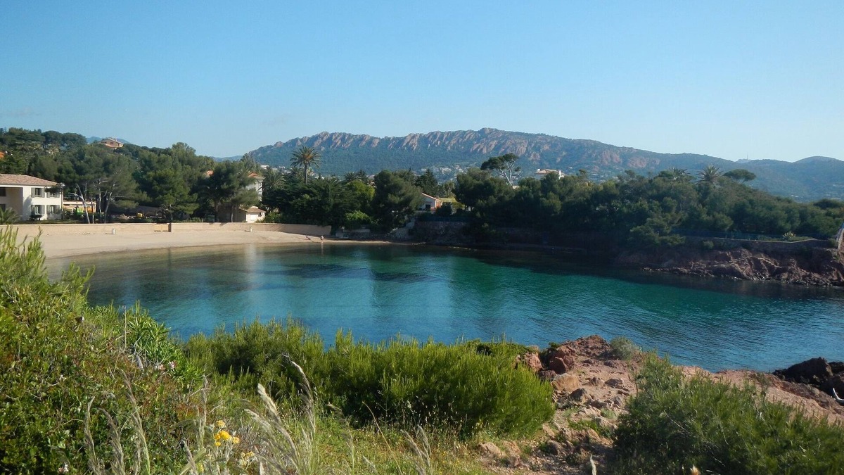Le Dramont Apartment | Very nice apartment, sea view, front of the beach