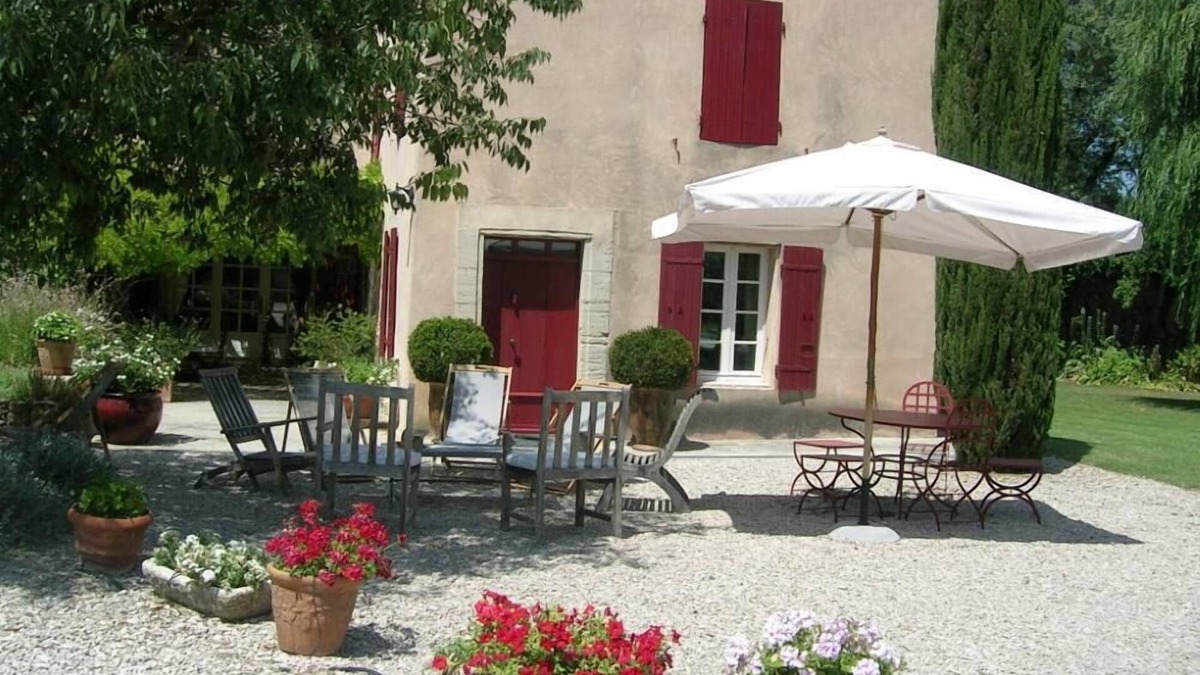 Aubignan House | Very nice house in the countryside, 12 people, pool, and large garden.