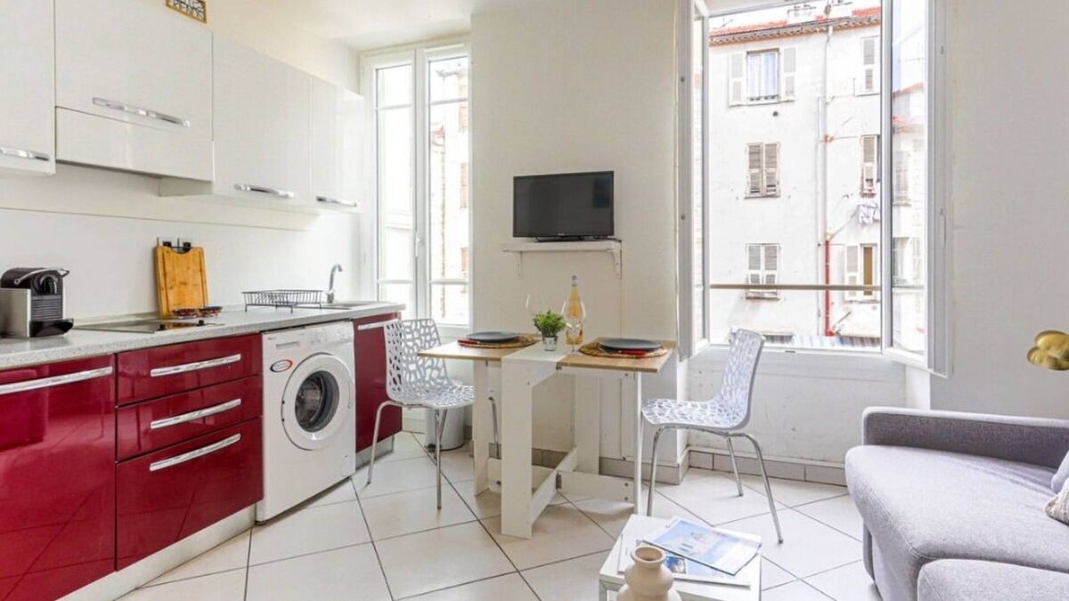 Centre Ville-Gare Apartment | Very nice studio, close to shops. C.V, quiet, Jean-Médecin and 10 mn beaches