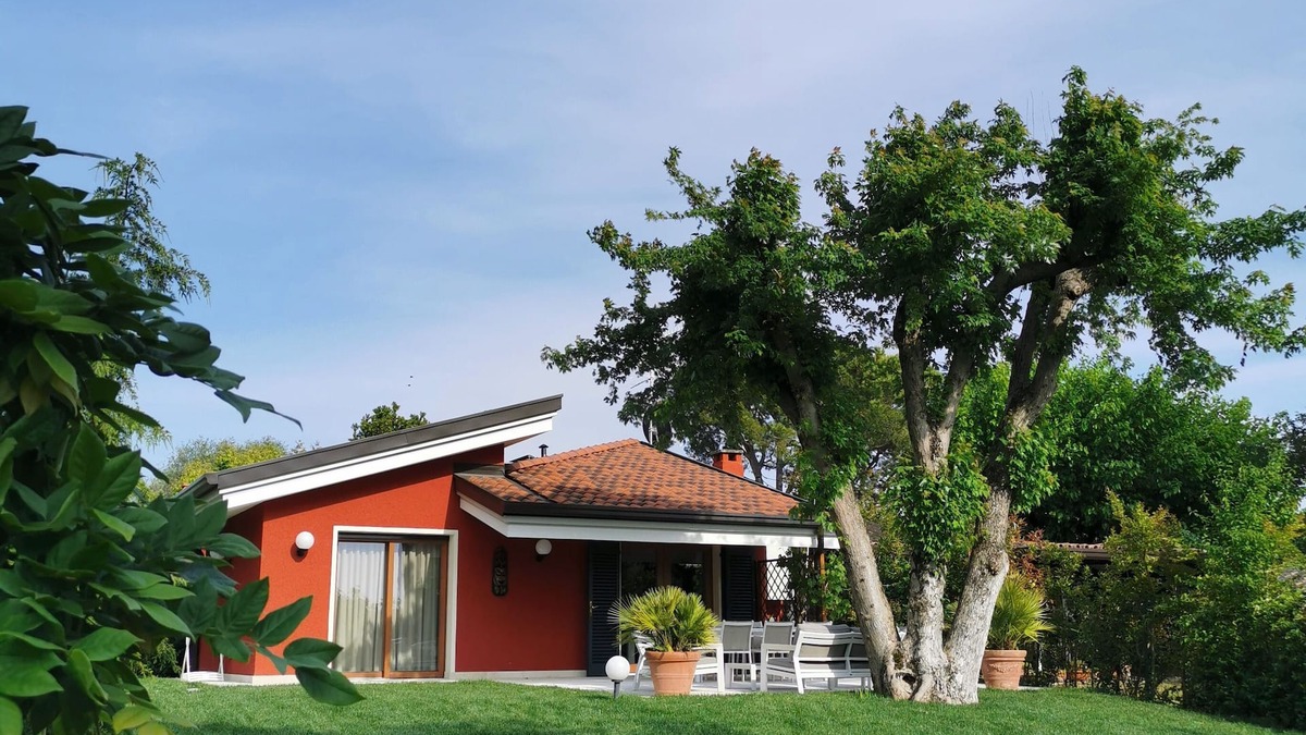 Cisano House | Very nice 'villetta' in beautiful and quiet fully garden.