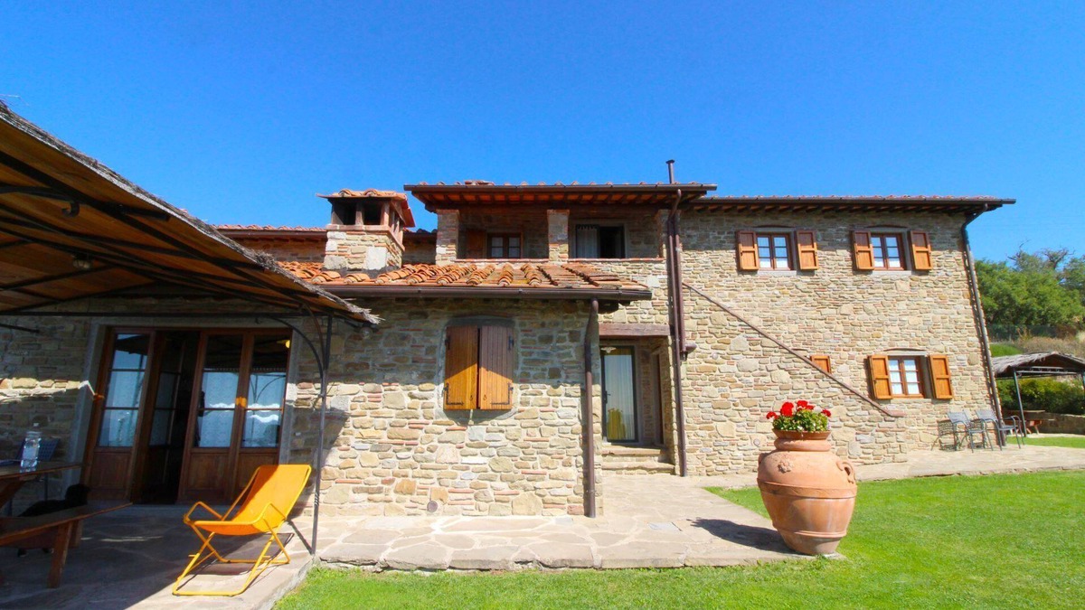Castiglion Fibocchi Villa | Very panoramic villa with private fenced swimming pool situated between Arezzo and Florence. The tow