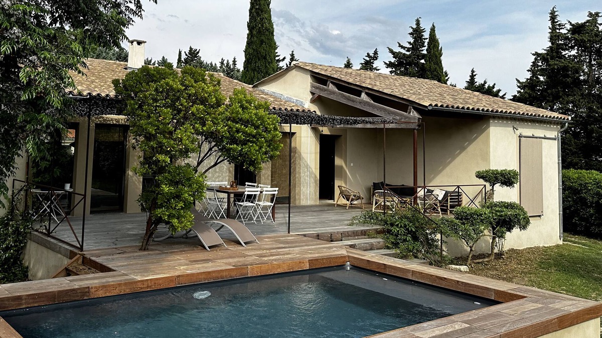 Blauzac Villa | Very Pleasant House Surrounded by Vineyards