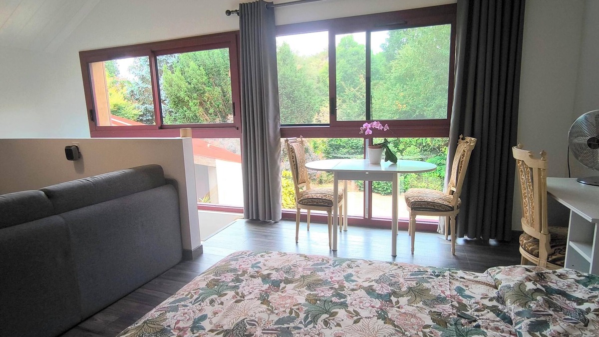 Pluneret Apartment | Very pleasant, quiet, bright, spacious studio set in a lovely wooded garden