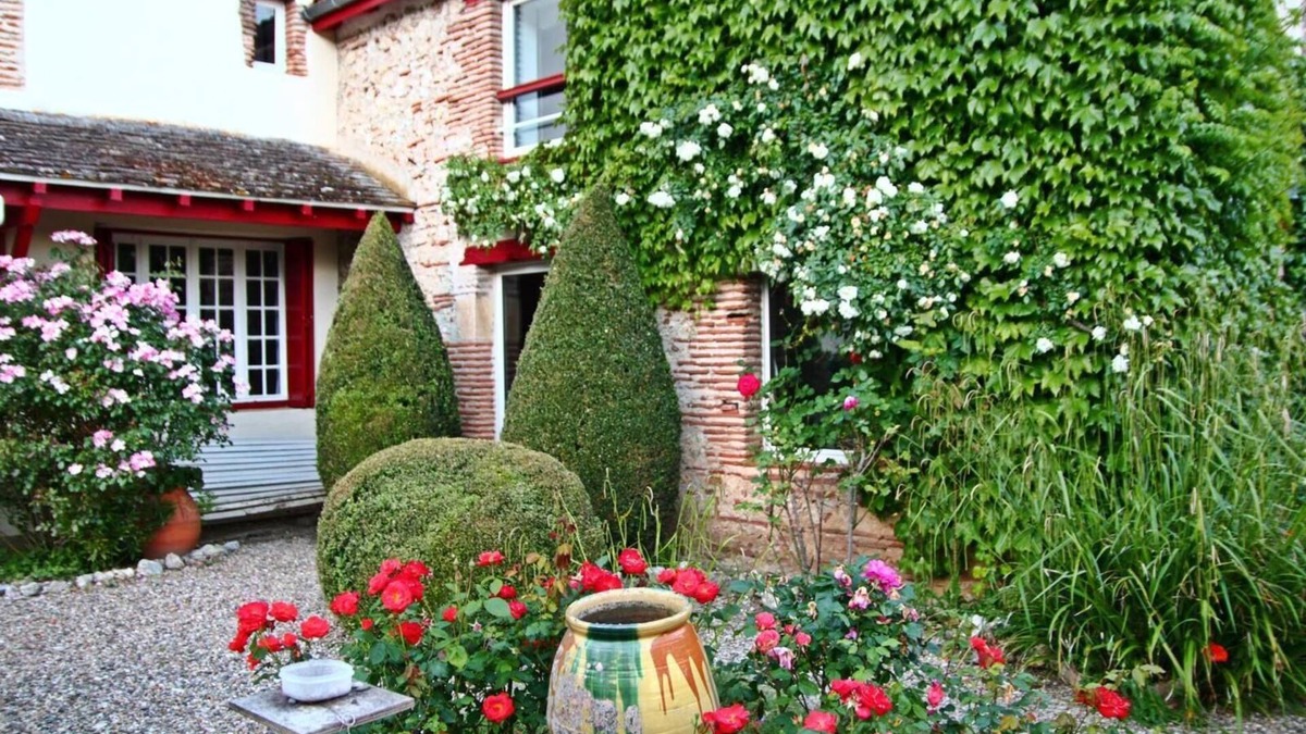 Castelmoron-sur-Lot House | Very pretty house in the village, overlooking the Lot, quiet, flowered garden terrace