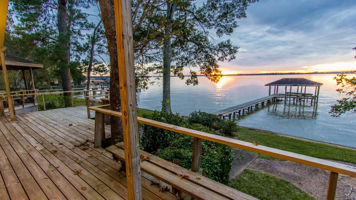 Indian Shores House | Very Private 1-Acre, 4-Bedrooms, 3-Fish Records, 21-Floor to Ceiling Windows