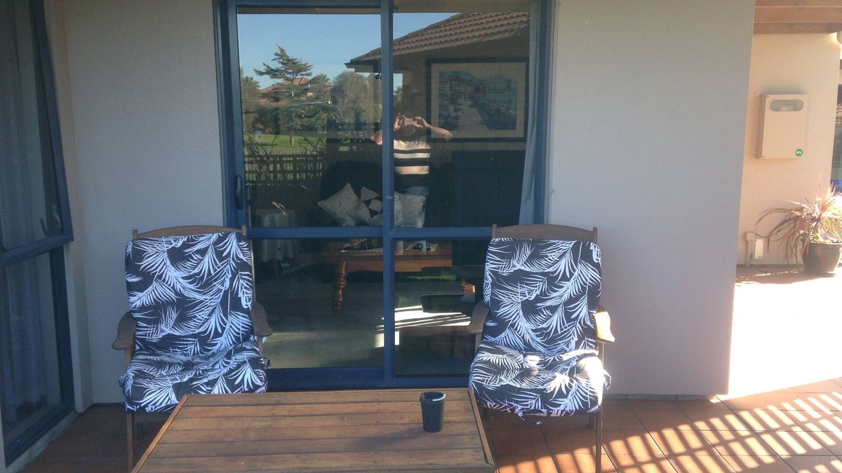 Papamoa Beach House | Very private 1 bedroom modern flat bordering reserve in very quite cul-de-sac
