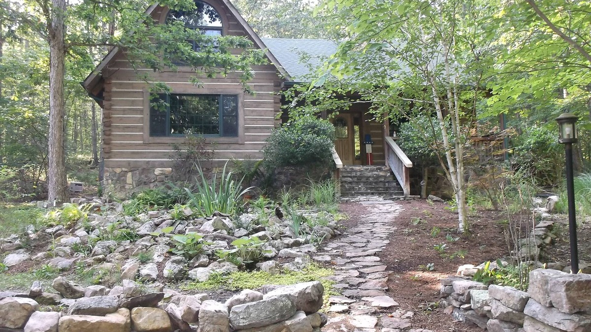 Millboro Springs Cabin | Very private luxury log home - Now with free 5G Wi-Fi!
