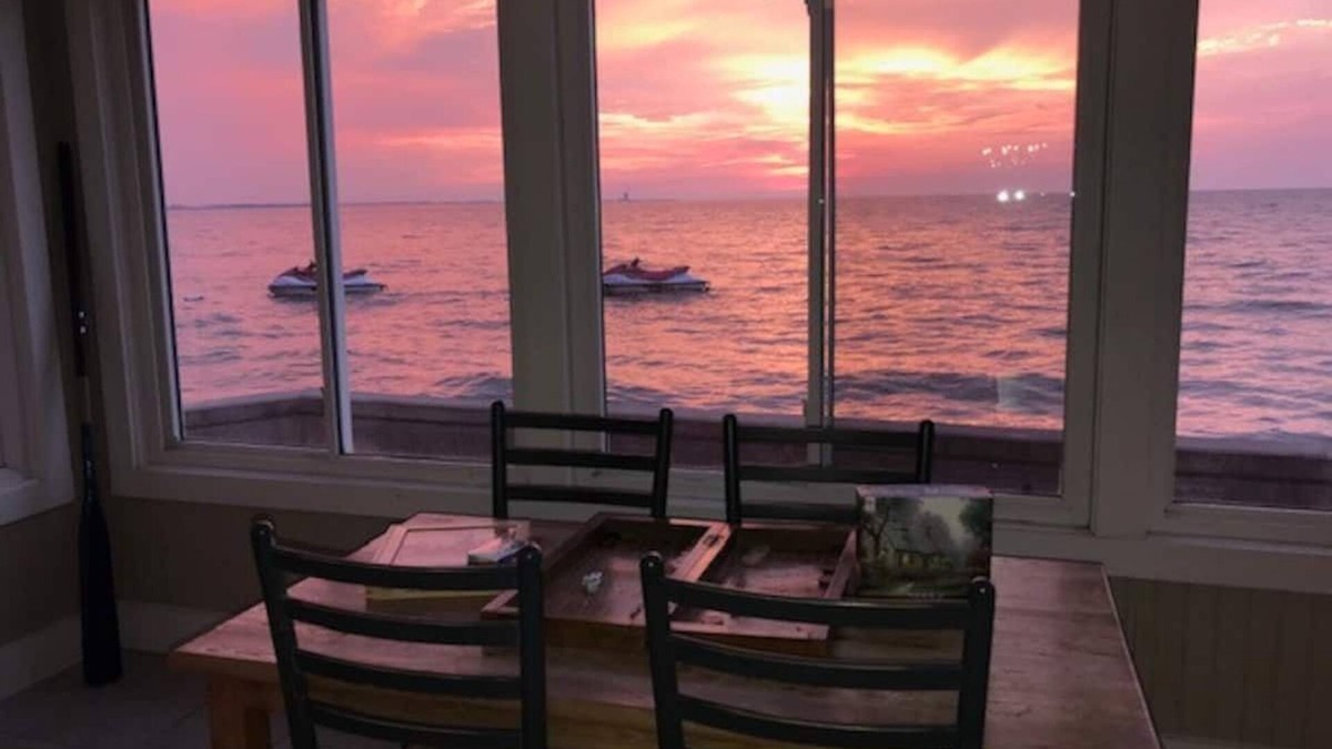 Gypsum House | Very private, waterfront, 1 acre, family friendly