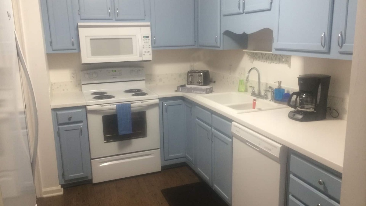 Greensboro Condo | VERY QUIET, 2 bedroom/2 bath, 1st floor condo next to a beautiful park!