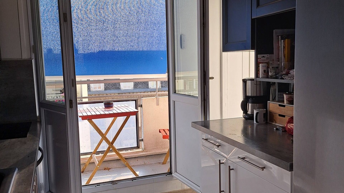 Anatole France Danton Apartment | Very quiet apartment located in the city center on the top floor with elevator.