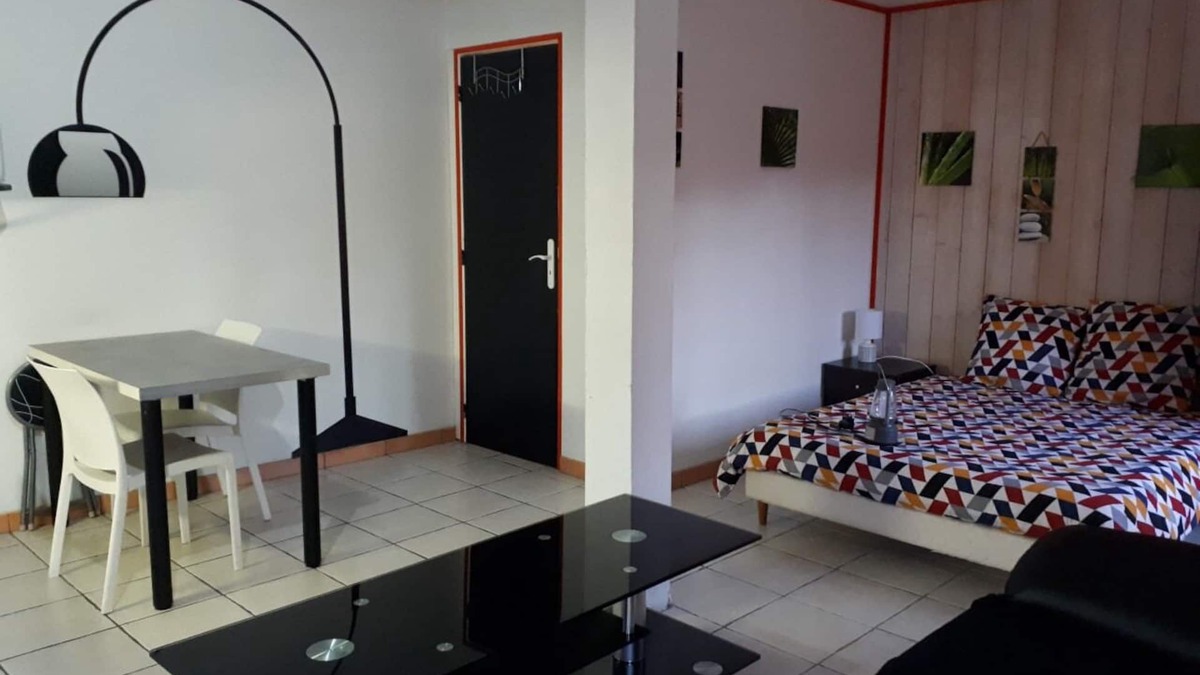 Sevrier Apartment | very quiet studio fully equipped 500 m from the lake with barbecue, garden furniture