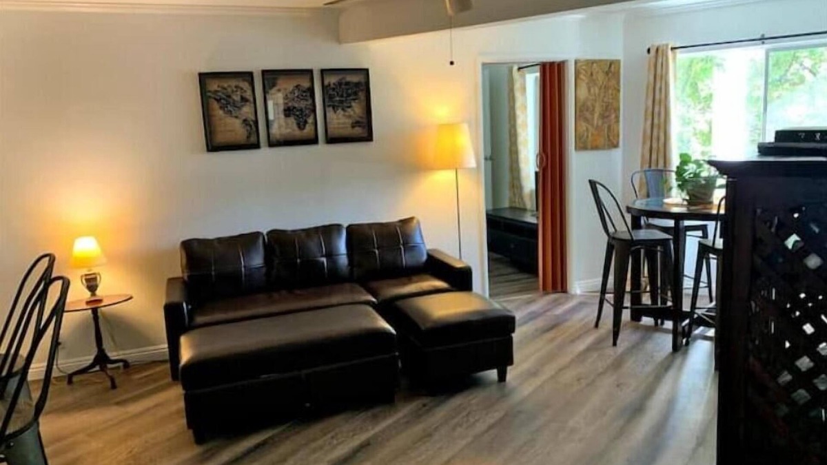 Rossmoyne House | Very Spacious 2BR/1.5BA Guest House, 5 min from LA