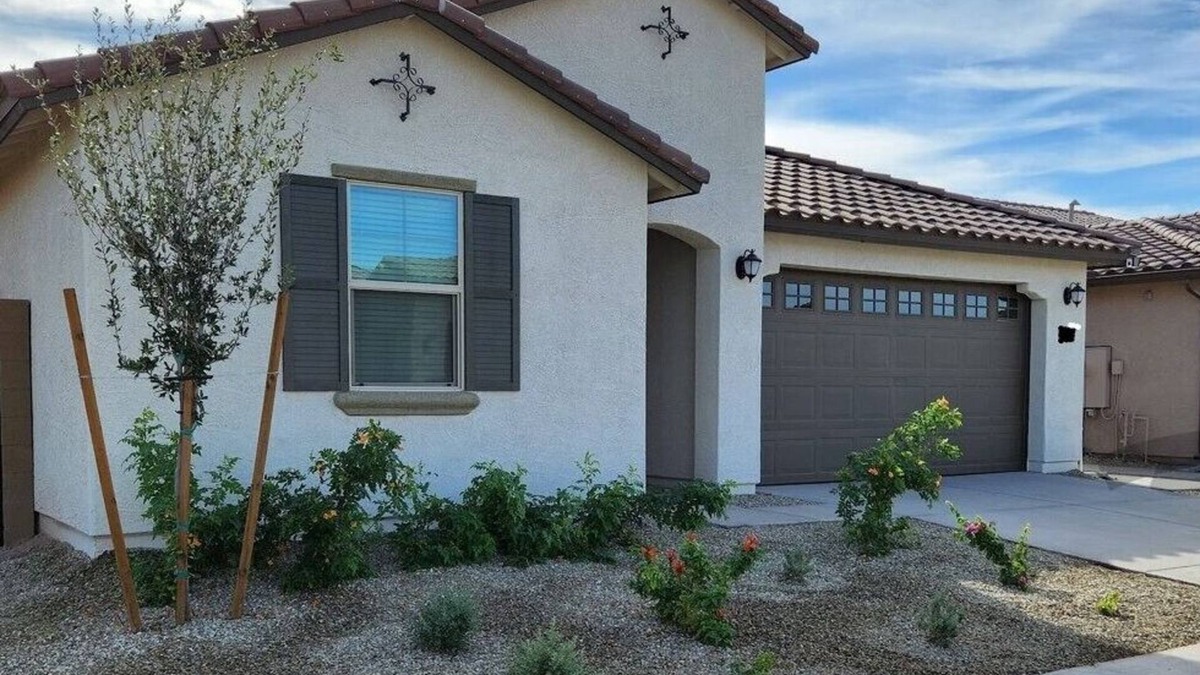 Estrella Village House | Very Spacious 4 Bedrooms, 3 Baths, 2 Full Kitchens, 2 Car Grg, Large or 2 Family