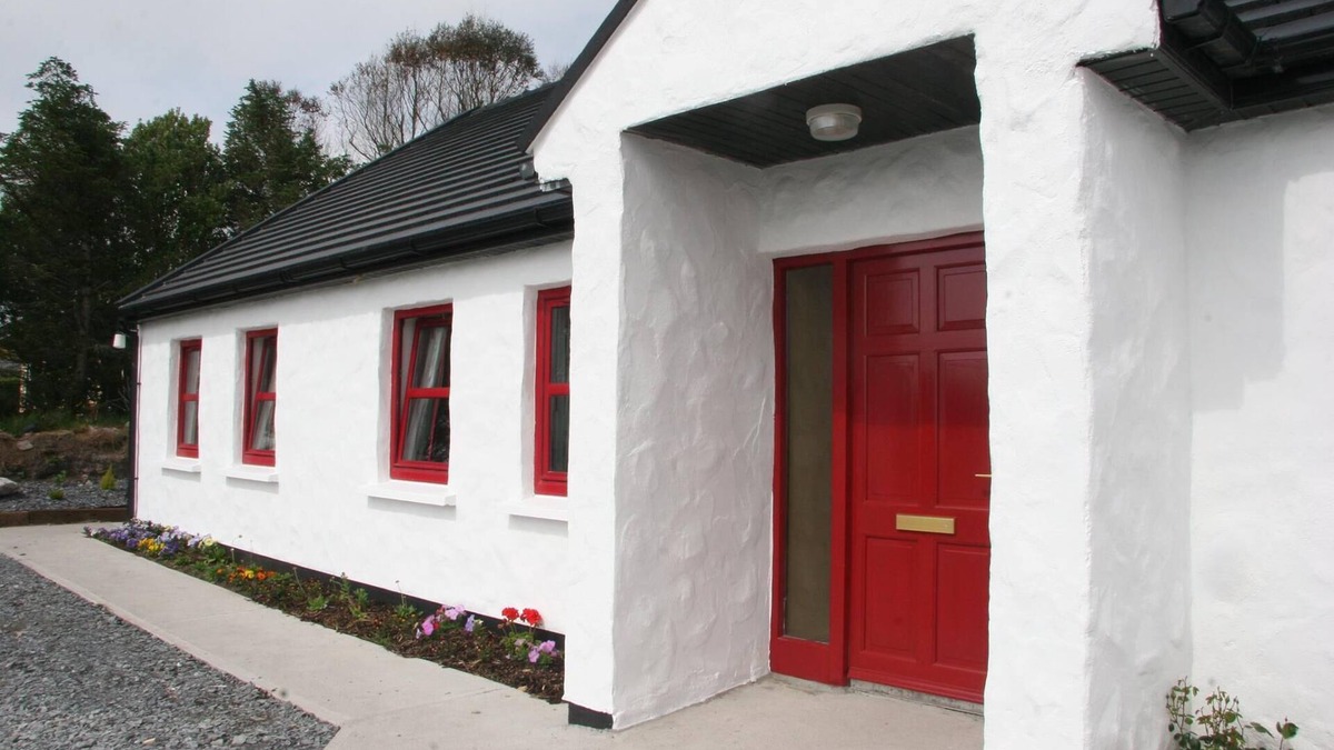 Ballinskelligs Cottage | Very spacious 4 bedroom cottage in stunning location