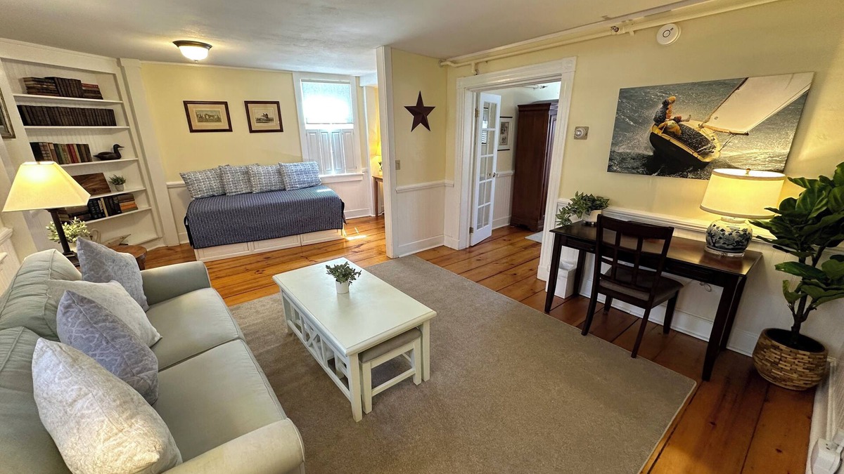 Newport Hotel | Very spacious and dog friendly 1 Bed/1 Bath/Pullout sofa and daybed Suite on Historic Spring St