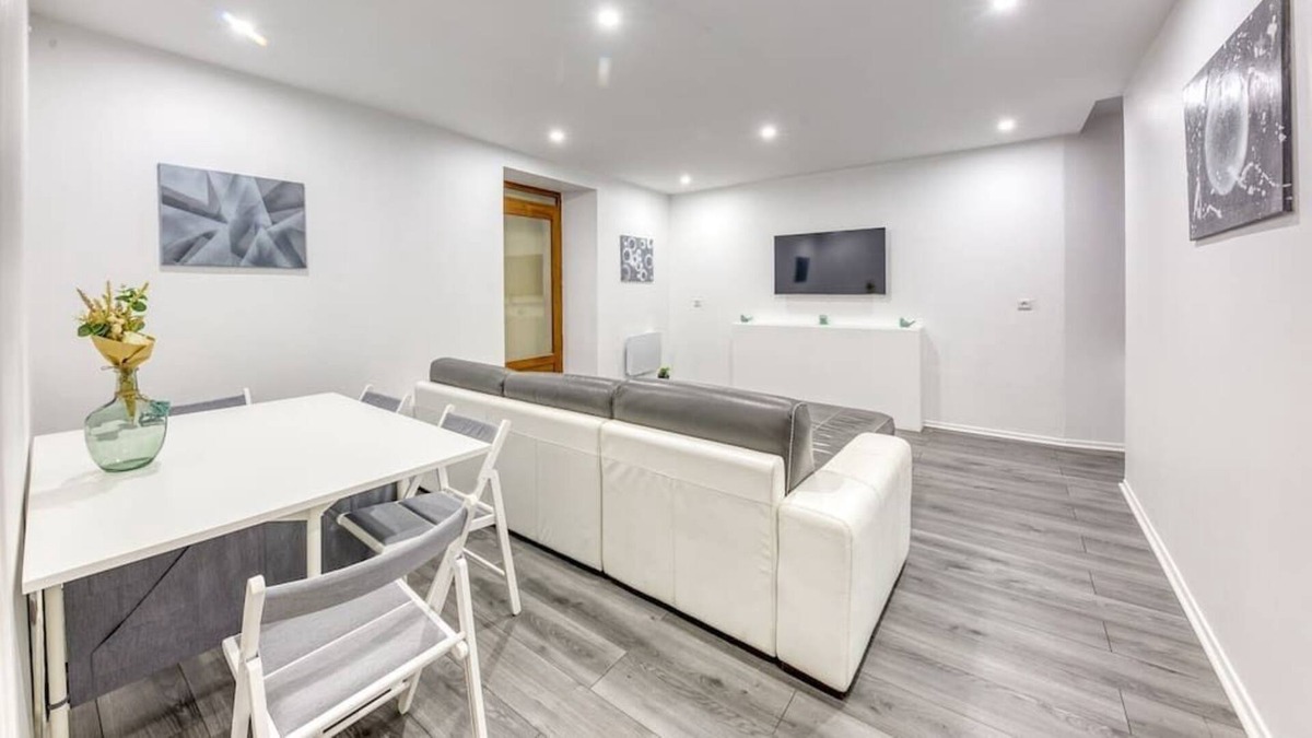 Tonnerre Apartment | Very spacious apartment for 4 people