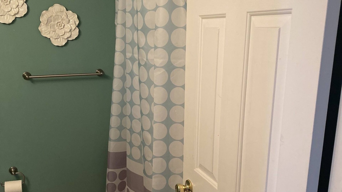 Taylor Condo | Very spacious condominium by the airport!