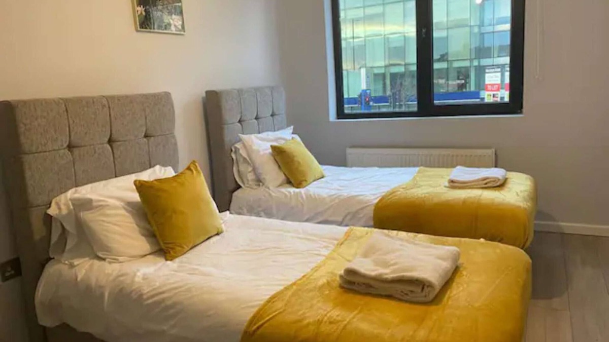 Cranford Apartment | Very spacious living room and utterly self contained.