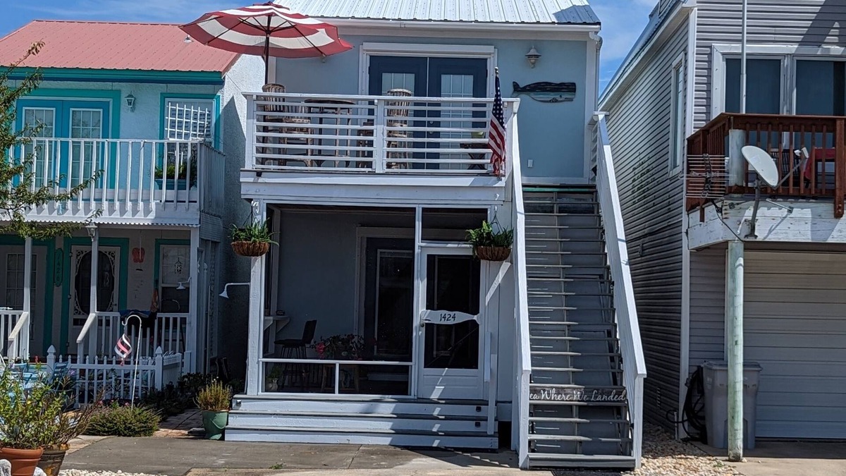 Navarre Beach House | Very Spacious! Recently updated decor and Beachy casual. Upstairs house.
