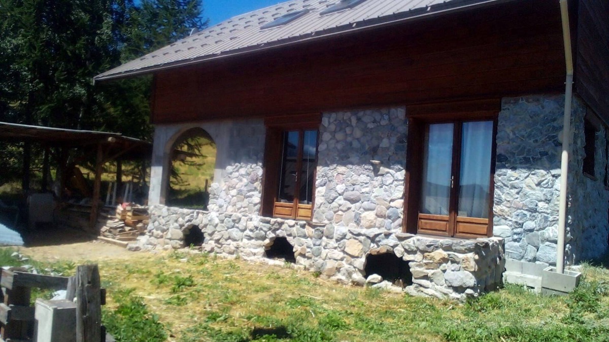 Vallouise-Pelvoux Ski Chalet | Very sunny chalet at the foot of the slopes, the Ecrins and the paragliding departure point!