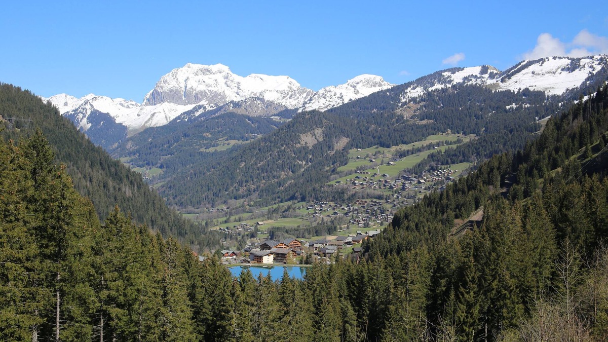 Chatel Apartment | Very well appointed Apartment in Chatel , very convenient for shops ,restaurants