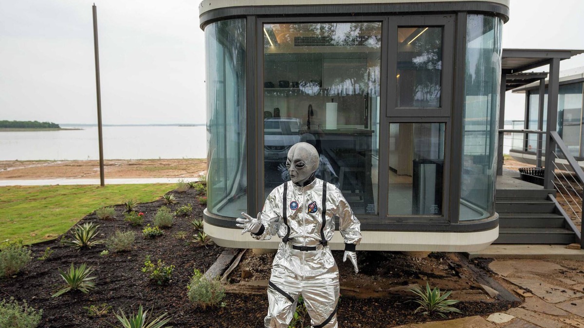 Bridgeport House | Vessel 10 - Elevated Vessel Experience | Waterfront Backyard Fast Internet