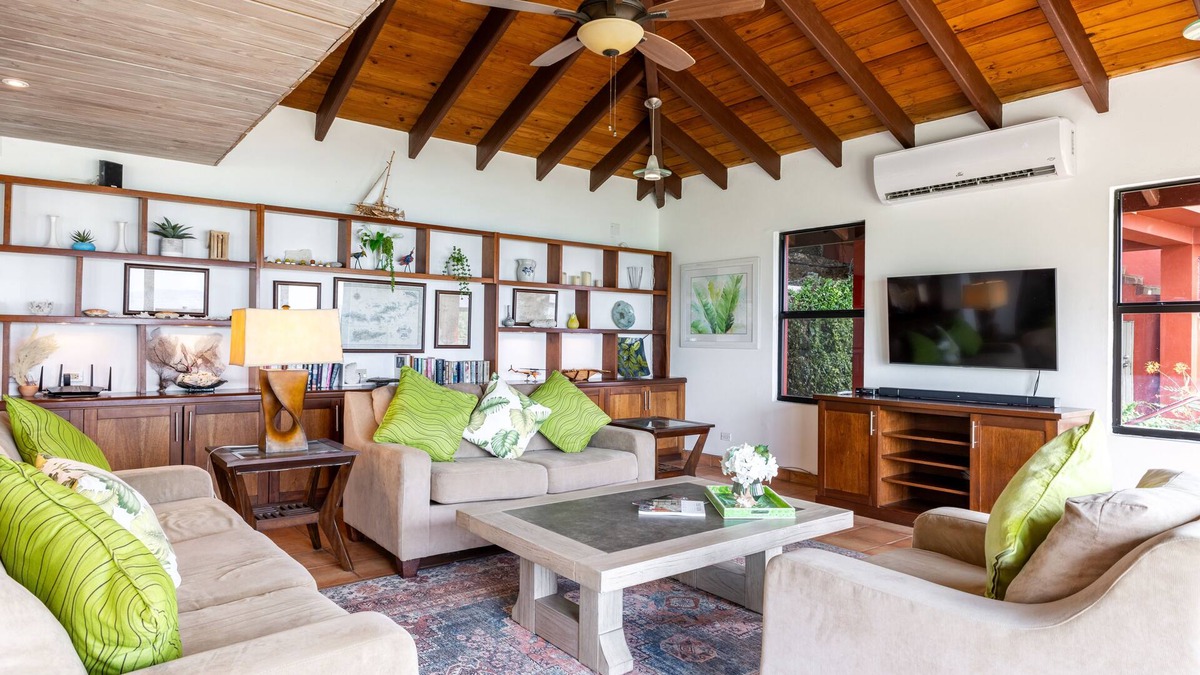 Great Mountain Villa | Paradiso Ocean View. A perfect getaway.n10 mins drive to Smugglers Cove Beach.