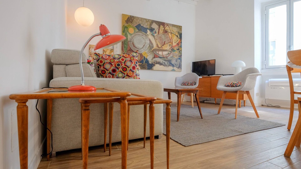 Rione III Colonna Apartment | Via Crispi Spanish Steps Apartment. New right in the central elegant and quiet