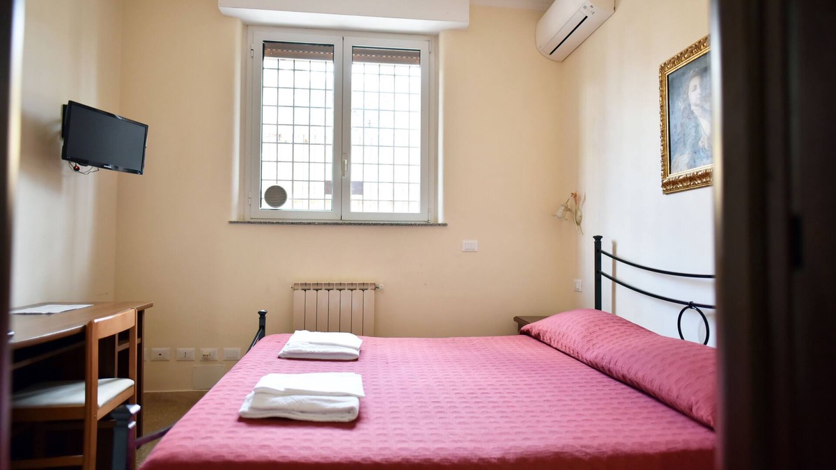 Rione XVIII Castro Pretorio Apartment | Via Curtatone 12 Apartment