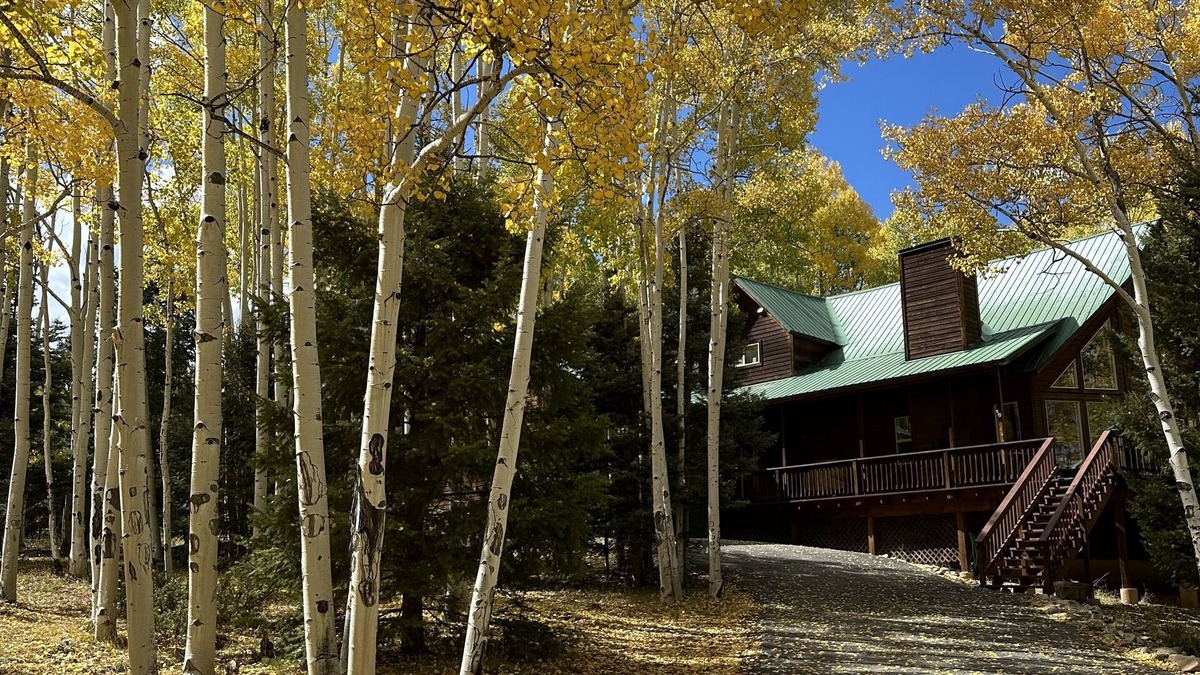 Angel Fire Ski Chalet | Via del Rey Luxury Chalet 3BR. Perfect Central location1.5 mi to AF village.