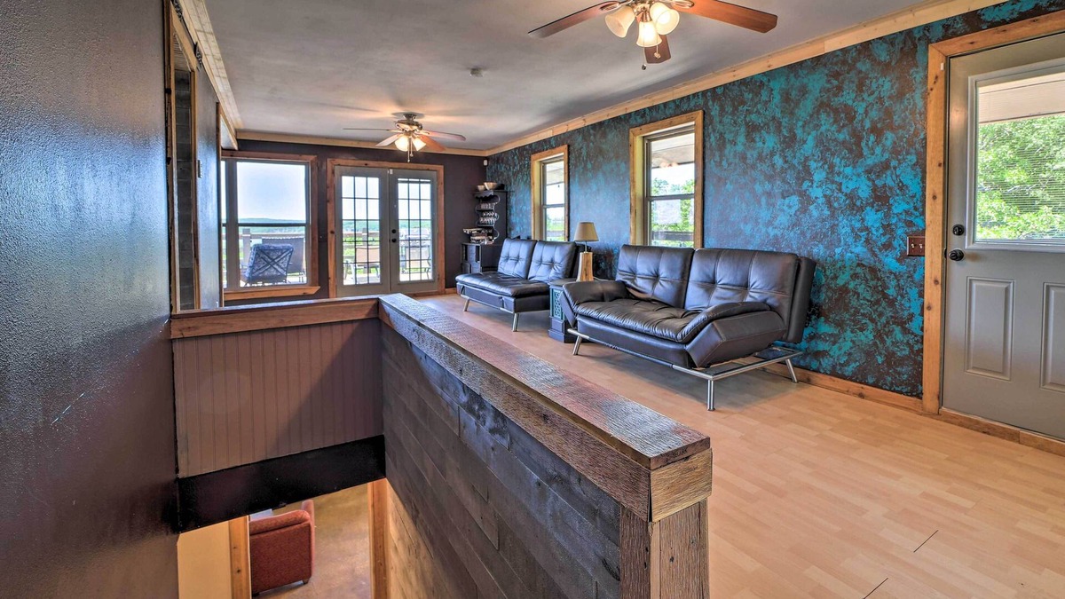 Vian Cabin | Vian Getaway w/ Lake Tenkiller Views & Deck!
