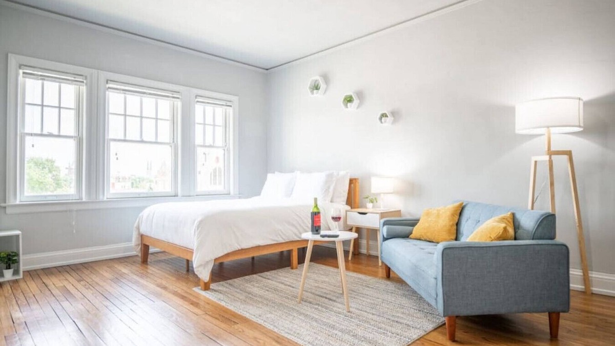 Peoria Apartment | VIBES ON MAIN - Modern Chic Studio in Downtown